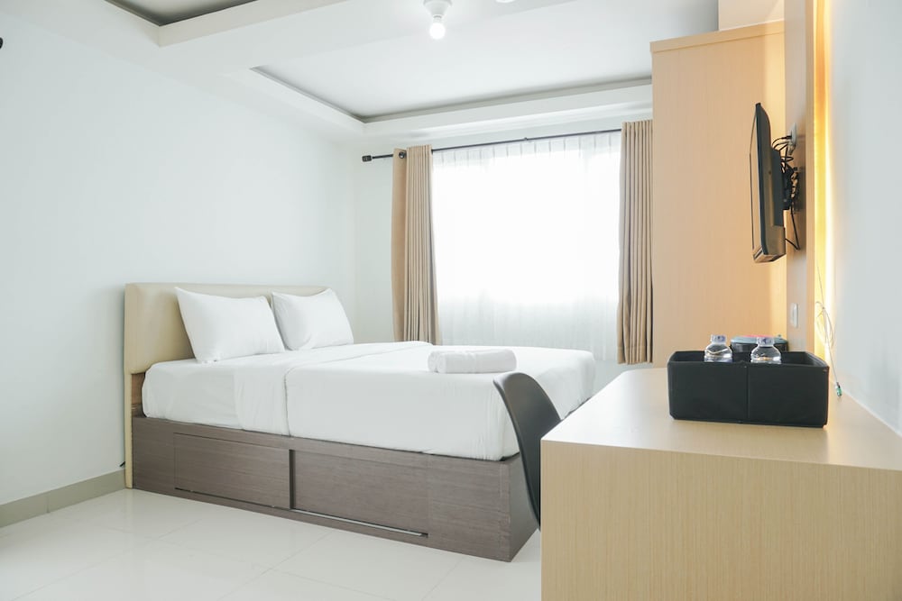 Comfortable and Homey Studio at Amethyst Apartment