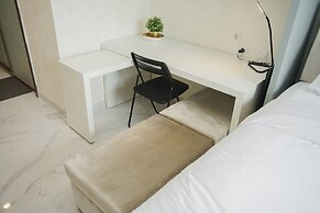 Stunning Studio Apartment at Sky House BSD