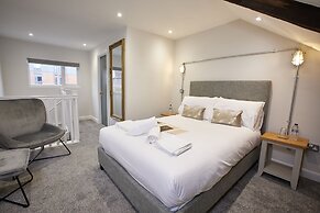 Three Cranes Serviced Apartments