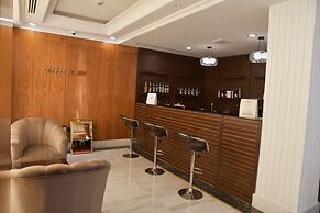 Crown City Hotel