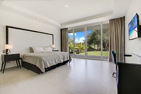 Ultra Modern Villa with Chef & Maid