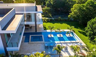 Ultra Modern Villa with Chef & Maid