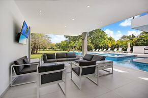 Ultra Modern Villa with Chef & Maid