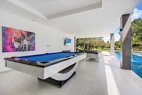 Ultra Modern Villa with Chef & Maid