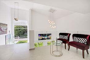 Ultra Modern Villa with Chef & Maid
