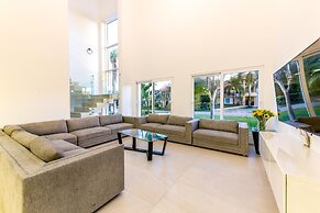 Ultra Modern Villa with Chef & Maid