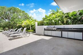 Ultra Modern Villa with Chef & Maid