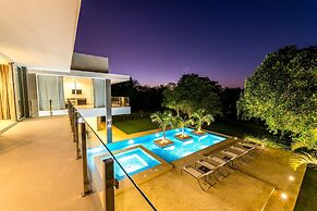 Ultra Modern Villa with Chef & Maid