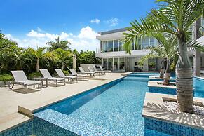 Ultra Modern Villa with Chef & Maid