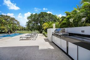 Ultra Modern Villa with Chef & Maid