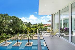 Ultra Modern Villa with Chef & Maid