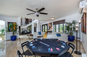 Amazing Private Villa with Chef & Maids