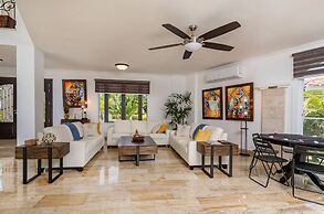 Amazing Private Villa with Chef & Maids