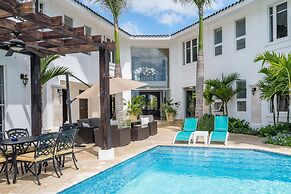 Amazing Private Villa with Chef & Maids