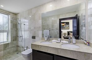 Amazing Private Villa with Chef & Maids