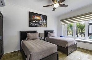 Amazing Private Villa with Chef & Maids