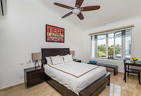 Amazing Private Villa with Chef & Maids