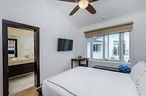 Amazing Private Villa with Chef & Maids