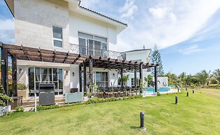Amazing Private Villa with Chef & Maids