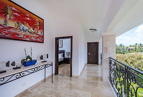 Amazing Private Villa with Chef & Maids