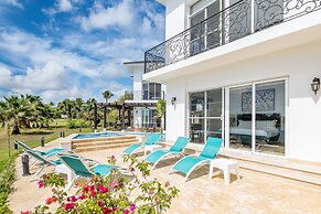 Amazing Private Villa with Chef & Maids