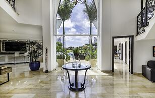 Amazing Private Villa with Chef & Maids
