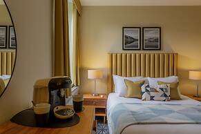 Riva Boutique Hotel & Restaurant