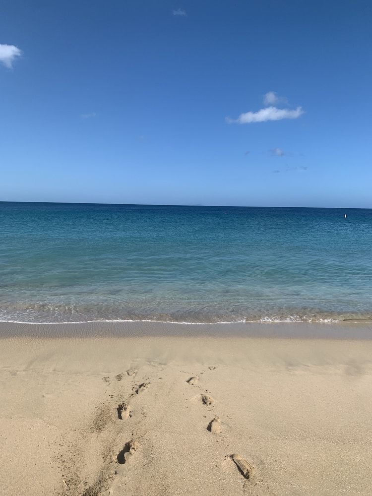Comfy apartment 8 minute walk from beach