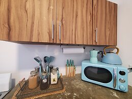 Comfy apartment 8 minute walk from beach