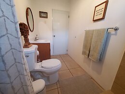 Comfy apartment 8 minute walk from beach