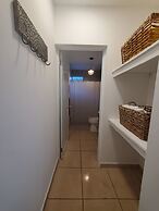 Comfy apartment 8 minute walk from beach