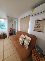 Comfy apartment 8 minute walk from beach
