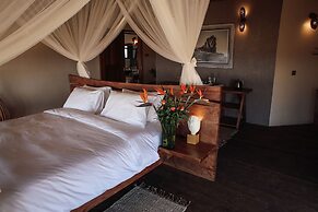 Lions Bluff Lodge