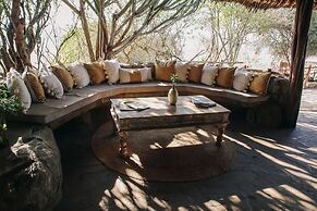 Lions Bluff Lodge