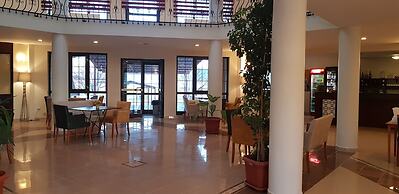 Flora Hotel
