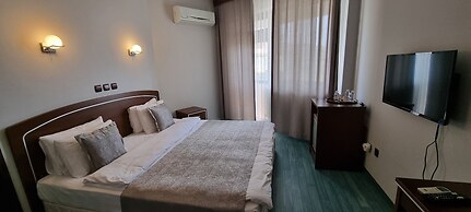Flora Hotel