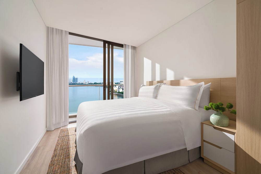 PARKROYAL Serviced Suites Hanoi