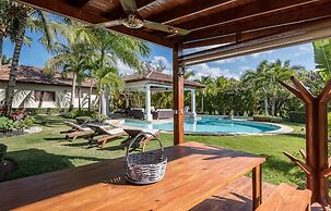 Beautiful Villa with Pool Gym and Maid