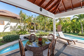 Beautiful Villa with Pool Gym and Maid