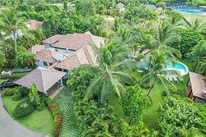 Beautiful Villa with Pool Gym and Maid