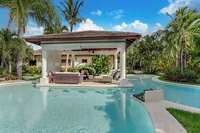 Beautiful Villa with Pool Gym and Maid