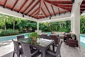Beautiful Villa with Pool Gym and Maid