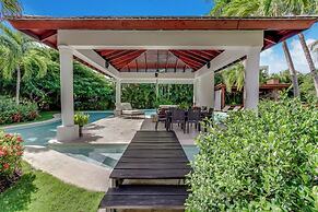 Beautiful Villa with Pool Gym and Maid