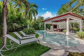 Beautiful Villa with Pool Gym and Maid
