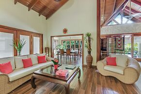 Beautiful Villa with Pool Gym and Maid