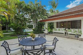Beautiful Villa with Pool Gym and Maid