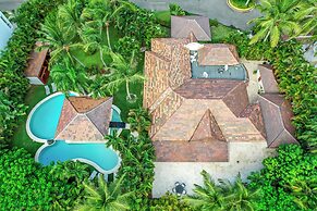 Beautiful Villa with Pool Gym and Maid