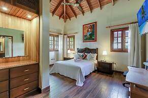 Beautiful Villa with Pool Gym and Maid