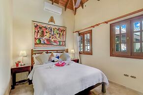 Beautiful Villa with Pool Gym and Maid