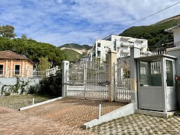 LUXURY RESIDENCE